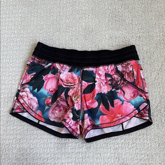 lululemon athletica Pants - Lululemon Free Reign Short 4-way Stretch Floral Secret Garden / Black
